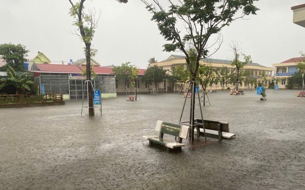 Thanh Hóa: Hàng nghìn học sinh tạm nghỉ học do mưa lớn, ngập lụt