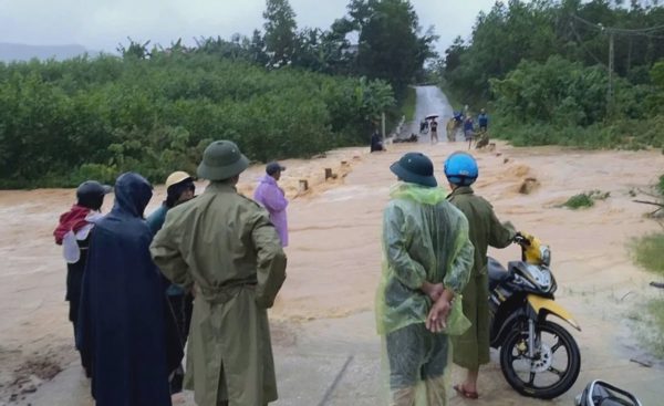Thanh Hóa: Mưa lớn gây ngập lụt nhiều nơi, đã có nhà dân bị sập đổ