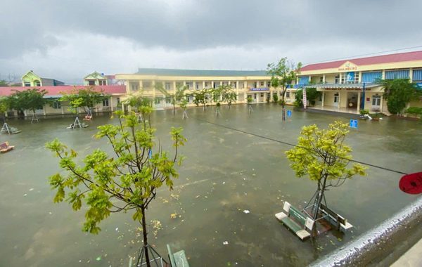 Thanh Hóa ngập cục bộ nhiều nơi, hàng nghìn học sinh phải nghỉ học