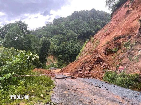 Thanh Hóa: Sạt lở đe dọa tính mạng người dân miền núi, nhiều hộ bị cô lập