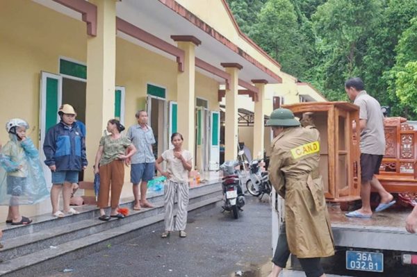 Thanh Hóa sơ tán gần 1.000 người khỏi vùng nguy cơ ngập lụt, sạt lở