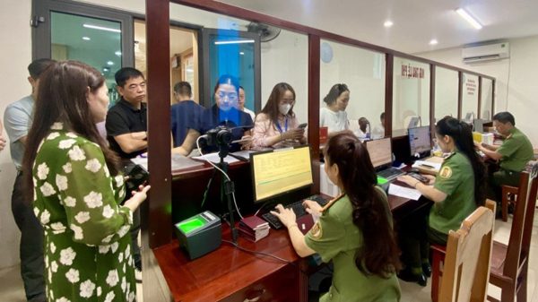 Thanh Hóa tập trung cấp định danh điện tử cho người nước ngoài