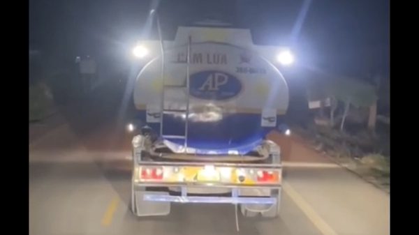Thanh Hóa xử lý lái xe ô-tô lắp đèn gây chói phía sau