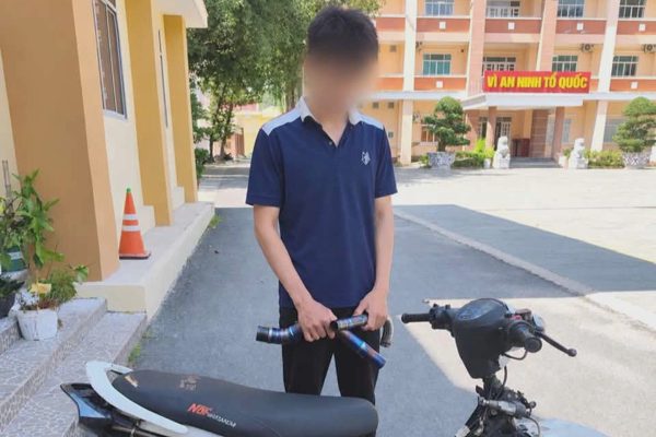 Thanh niên ở TPHCM quay clip bốc đầu xe để "làm thần tượng giới trẻ"