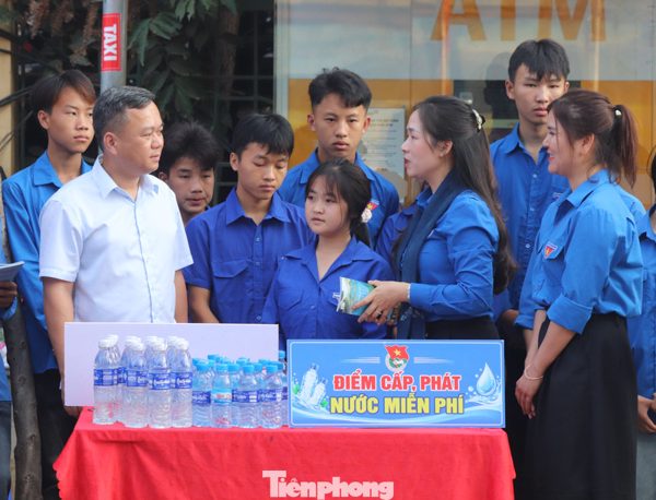 Thanh niên Tuyên Quang chung tay hỗ trợ Lễ hội Hoa Tam giác mạch
