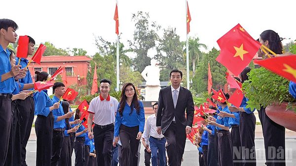 Thanh niên Việt Nam-Trung Quốc "Tiếp nối mạch nguồn đỏ-Cùng kiến tạo tương lai"