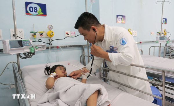 Thành phố Hồ Chí Minh: Bệnh tay chân miệng vào mùa, nhiều ca nặng phải thở máy