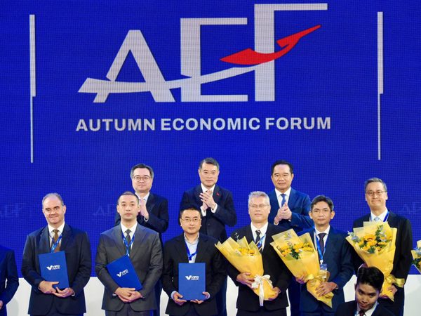 Thành phố Hồ Chí Minh công bố 10 thành viên đầu tiên của Trung tâm Tài chính Quốc tế và Tuyên bố chung với WEF
