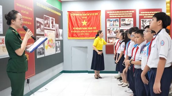 Thành phố Hồ Chí Minh: Học sinh trải nghiệm một ngày làm chiến sĩ biên phòng