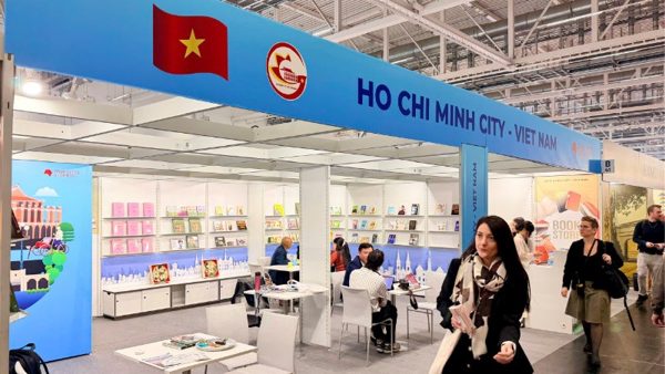 Thành phố Hồ Chí Minh mang đến Hội sách Frankfurt 2026 gần 100 tựa sách tiếng Anh và sách song ngữ