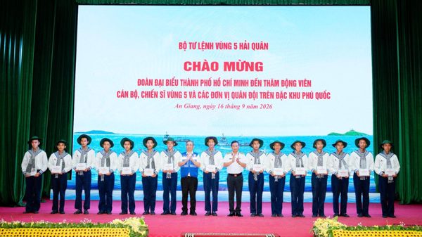 Thành phố Hồ Chí Minh tiếp sức lực lượng bảo vệ biển đảo Tây Nam