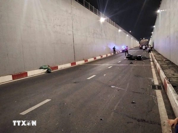 Thành phố Hồ Chí Minh: Va chạm với xe ben trong hầm chui, hai người tử vong
