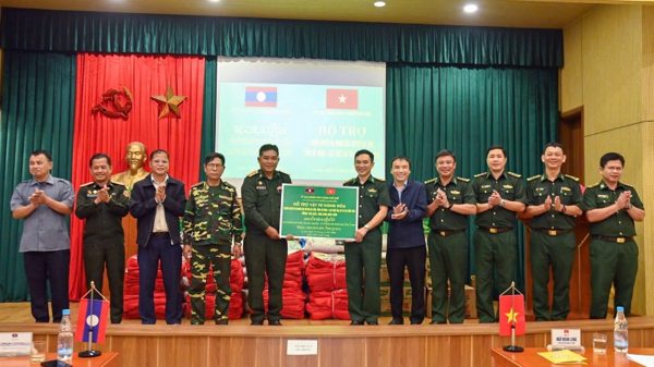 Thành phố Huế hỗ trợ 300 triệu đồng giúp người dân huyện Kà Lừm khắc phục hậu quả mưa lũ