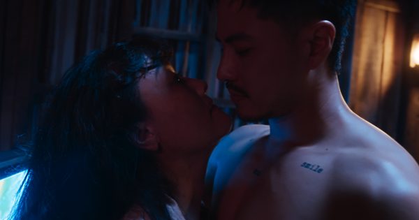 Thanh Sơn gây chú ý vì cảnh táo bạo với đàn chị hơn 16 tuổi