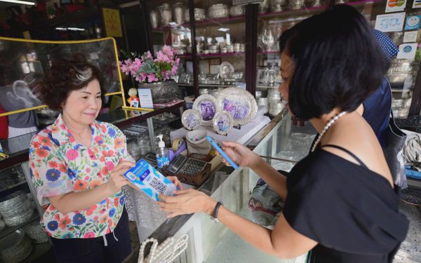 Thanh toán không tiền mặt tăng vọt nhóm du lịch, giải trí