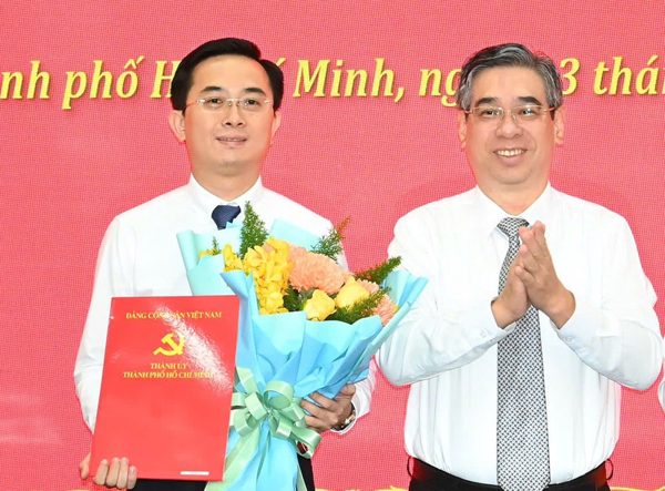 Thành ủy TPHCM trao quyết định của Ban Bí thư về công tác cán bộ