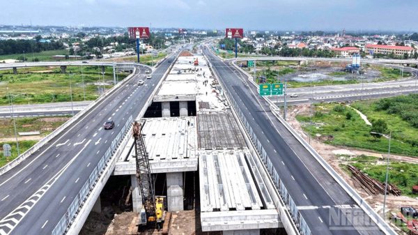 Tháo gỡ khó khăn, đẩy nhanh tiến độ cao tốc Thành phố Hồ Chí Minh-Long Thành
