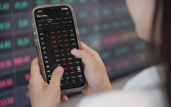Thao túng cổ phiếu suốt 19 tháng, một cá nhân bị phạt 1,5 tỉ đồng và tước chứng chỉ hành nghề