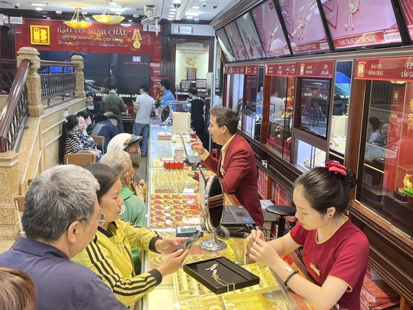 Thấp hơn thế giới gần 2 triệu/lượng - diễn biến hiếm có của giá vàng trong nước