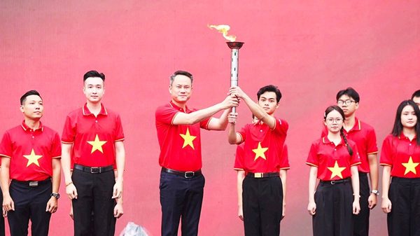 Thắp lên khát vọng được cống hiến cho Tổ quốc