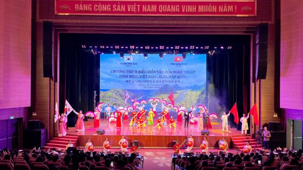 Thắt chặt tình hữu nghị Việt Nam-Hàn Quốc qua chương trình giao lưu văn hóa nghệ thuật tại Ninh Bình