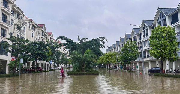 Thay bạn đi xem nhà ngày mưa: Hinode Royal Park ngập sâu, An Khánh bị chia cắt, loạt tuyến đường chìm trong biển nước