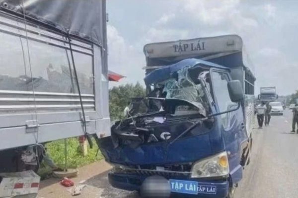 Thầy dạy lái xe dùng ảnh đồng nghiệp gặp nạn tử vong để… mời tuyển sinh