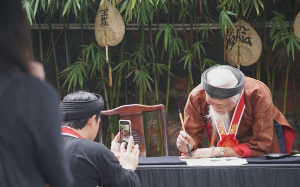‘Thầy đồ’, thư pháp lên sàn thương mại điện tử