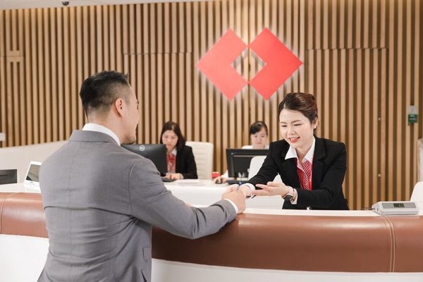 Thấy gì về thương vụ tăng vốn trăm nghìn tỷ của các ngân hàng?