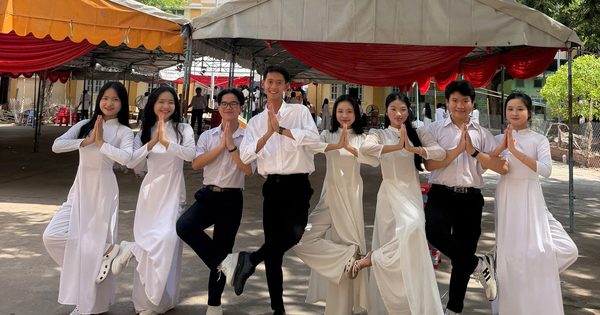 Thầy giáo thể chất hát 'dạy dỗ' học sinh không thuộc bài
