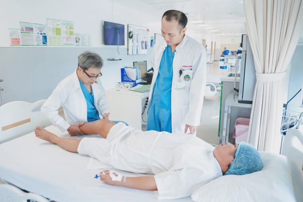 Thay khớp gối không cắt gân cơ - Bước tiến mới trong phẫu thuật khớp gối trên thế giới