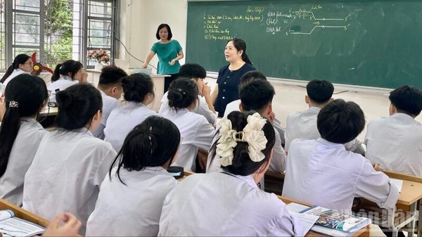 Thầy và trò Trường phổ thông vùng cao Việt Bắc nỗ lực vượt khó