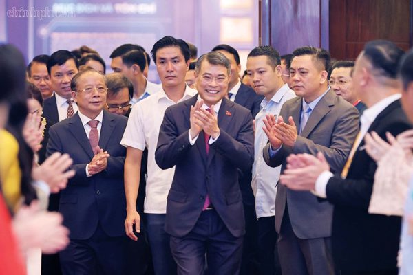 Thể chế mở đường, doanh nghiệp vươn xa