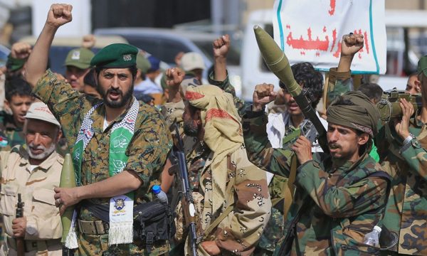 Thế gọng kìm của Iran và Houthi với hai huyết mạch năng lượng thế giới