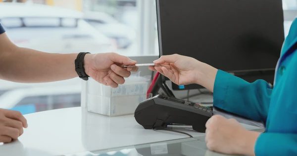 Thẻ tín dụng: Từ 'vay trước, trả sau' đến chi tiêu thông minh