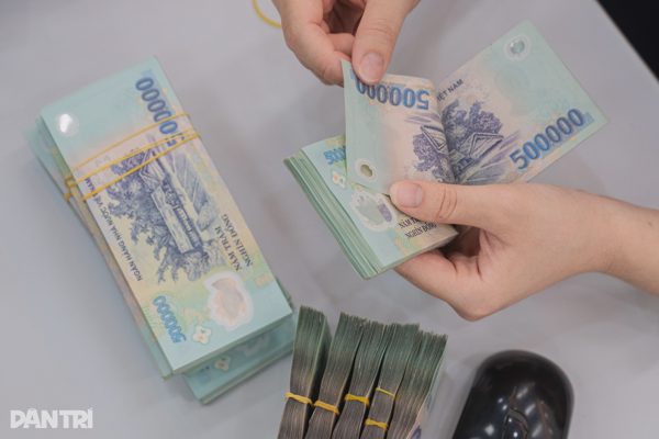 Thêm ngân hàng tăng phí thông báo qua tin nhắn SMS: Cần lưu ý gì?