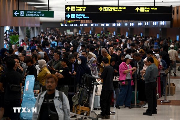 Thêm nhiều sân bay phải đóng cửa do tro bụi núi lửa tại Indonesia