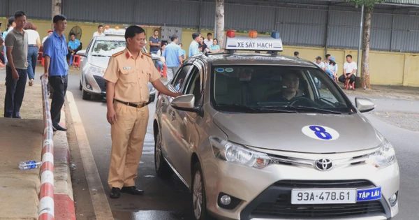 Thi bằng lái xe rớt 18 lần: Vì sao càng thi càng run?