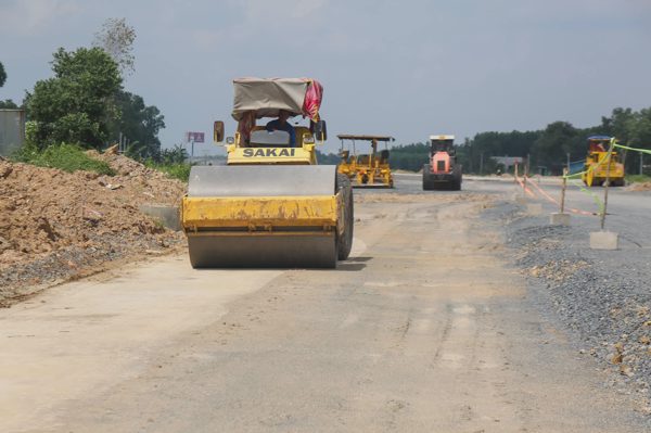 Thi công xuyên lễ trên tuyến đường kết nối sân bay Long Thành