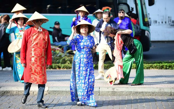 Thí điểm miễn thị thực cho khách Trung Quốc đi du lịch theo đoàn đến Khánh Hòa