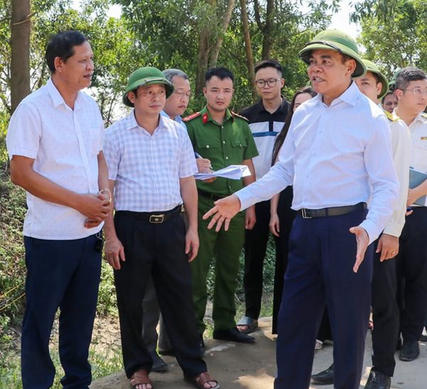 Thị sát 9 mỏ cát, Chủ tịch tỉnh Nghệ An yêu cầu dừng hoạt động