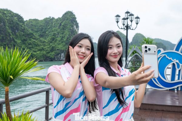 Thí sinh Hoa hậu Việt Nam check-in Hòn Rùa đẹp nhất Cát Bà