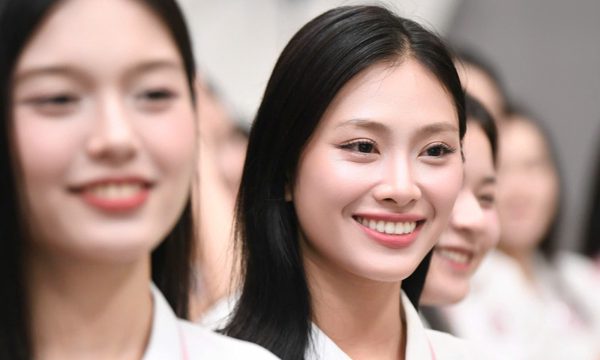 Thí sinh Hoa hậu Việt Nam học nghệ thuật ngoại giao
