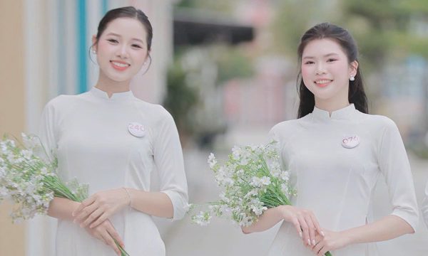 Thí sinh Hoa hậu Việt Nam khoe sắc với áo dài