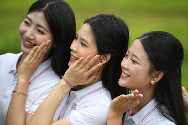 Thí sinh Hoa hậu Việt Nam mê mẩn điểm đến xanh ở Lai Châu