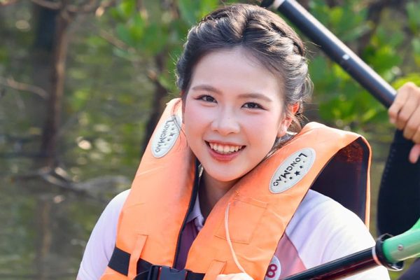 Thí sinh Hoa hậu Việt Nam vượt thử thách chèo kayak, trồng cây ở rừng ngập mặn Đồ Sơn