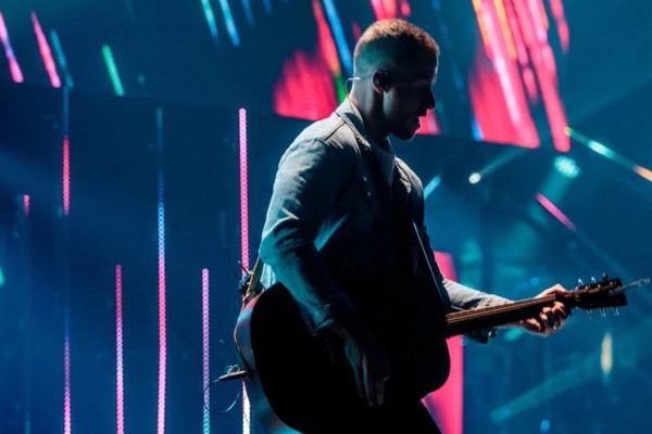 Thi sinh Idol khóc nức nở khi bị kết án tù chung thân