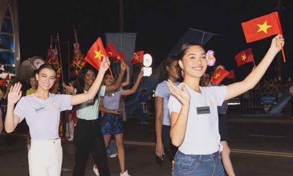 Thí sinh Miss World 2026 xuống phố diễu hành