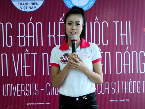 Thí sinh Nữ sinh duyên dáng khu vực miền Trung khoe vẻ đẹp trí tuệ