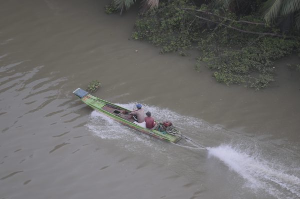 Thi thể nam thanh niên trôi trên sông Sài Gòn